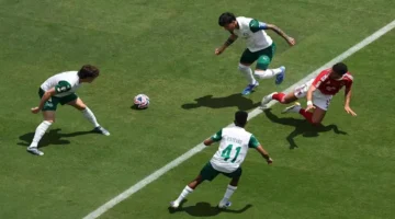 ظهور مفاجئ.. باسم يوسف يشجع الأهلي أمام بالميراس في كأس العالم للأندية